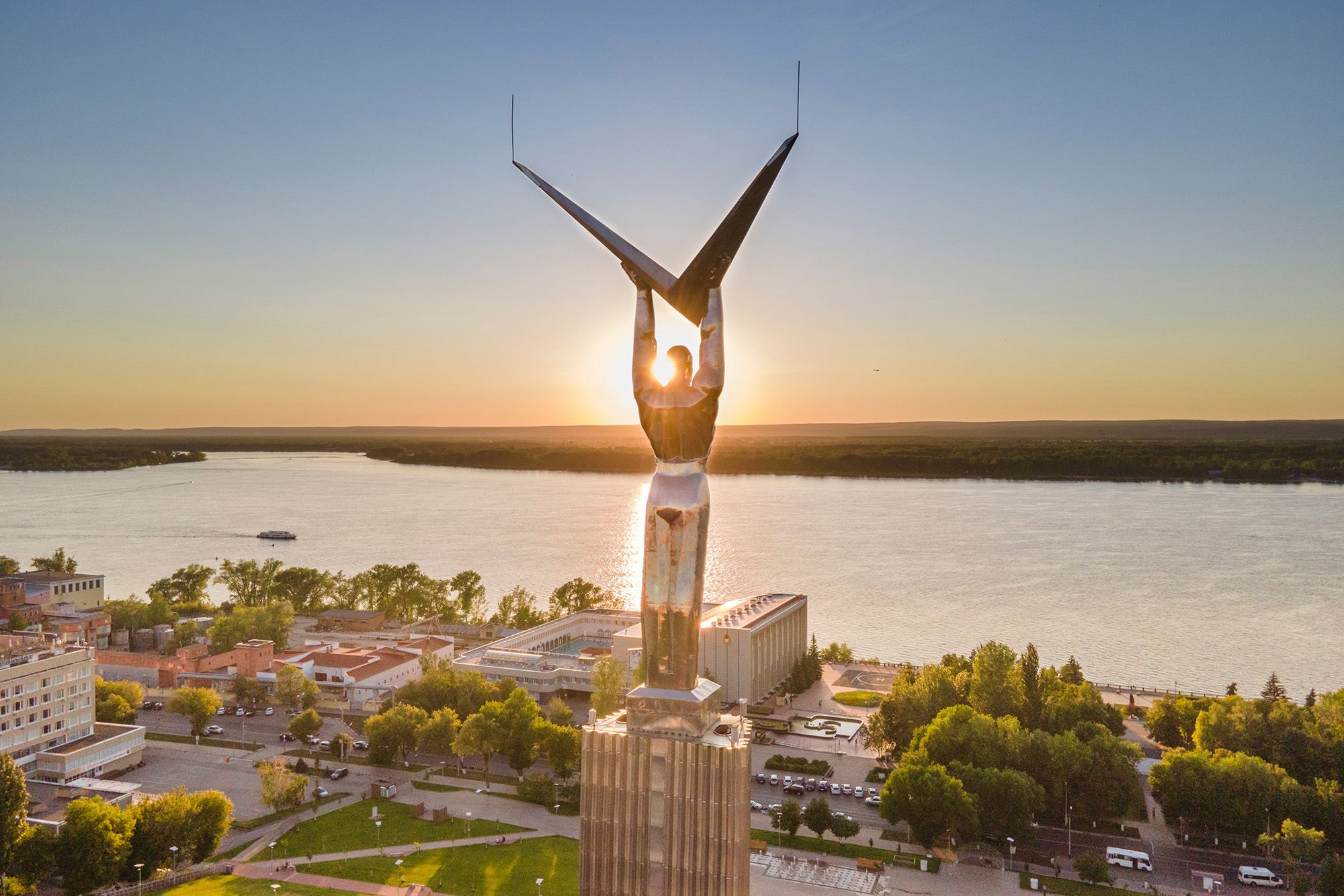 Город